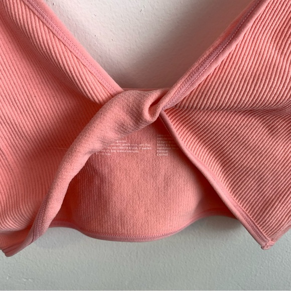 NWOT Abound Pink Hydrangea Avery Twist Bralette - Picture 6 of 6